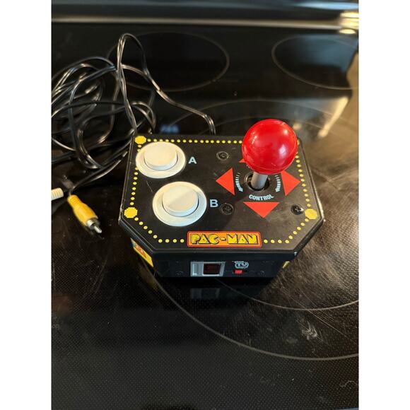 Jakks Pacific 2008 PAC-Man Plug and Play 12 in 1 TV Video Arcade - Picture 7 of 9